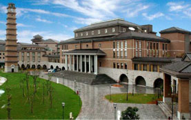 參觀平安大學(xué)